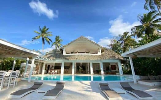 Impresionante villa de 11 habitaciones en playa Cosón