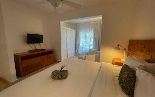 Unbeatable deal with this 2-BR condo in beachfront community