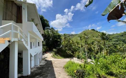 Villa con Vista al Mar de 4 Habitaciones en Coson con Amplias Terrazas