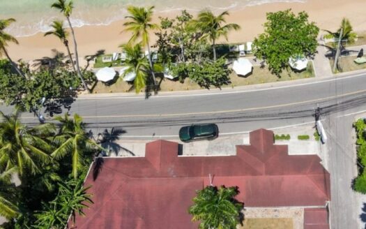 Hotel frente a la playa turística de Las Terrenas