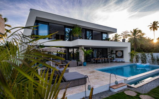 Lujosa Villa Frente al Mar en Las Terrenas