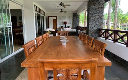 Incredible condo with contemporary design in an exclusive area