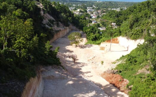 Lote con vista parcial al mar cerca de la ciudad