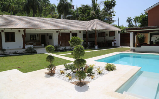 Hacienda Moderna en Bonita Village