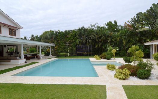 Hacienda Moderna en Bonita Village