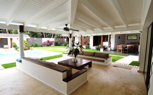 Hacienda Moderna en Bonita Village