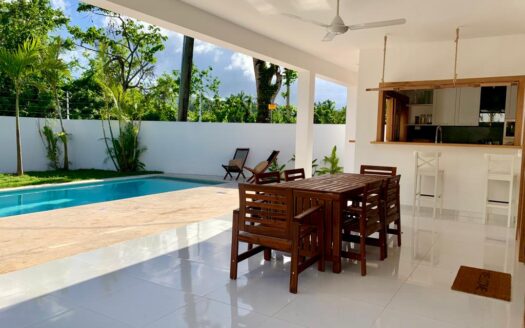 Three top-quality villas for pre-sale at Bonita Beach