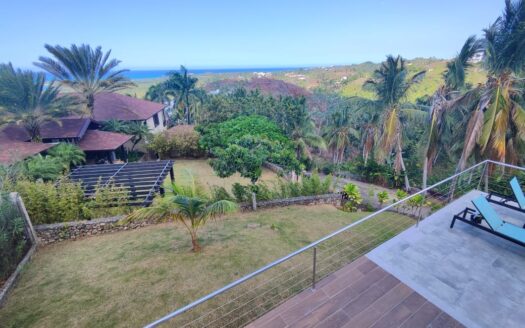 Villa con vista al océano en las colinas con costos muy bajos para propietarios