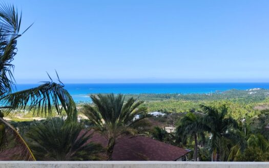 Villa con vista al océano en las colinas con costos muy bajos para propietarios