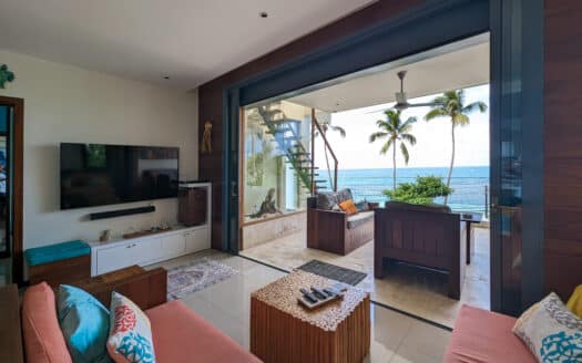 Luxurious Beachfront Penthouse with Rooftop