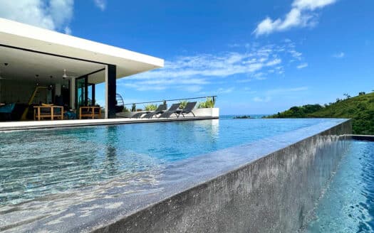 4-BR villa with sea views and high-end finishes