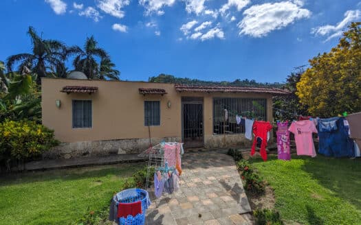 Da vida a tu visión con esta villa lista para renovación