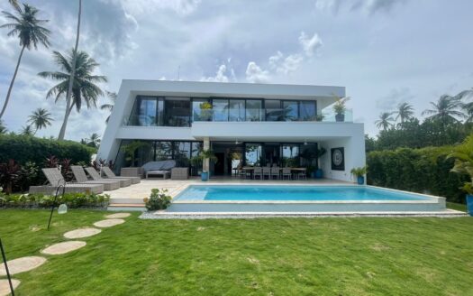 Lujosa Villa Frente al Mar en Las Terrenas