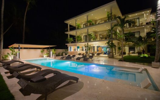 Extraordinary villa with a modern Caribbean style