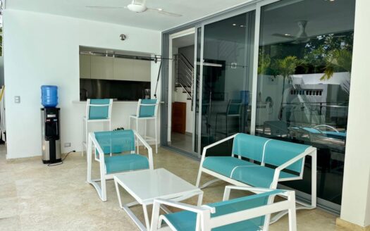 Rental friendly 3-Bedroom villa close to the beach