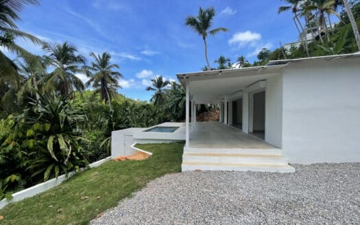 Charming Single-Story Home with Pool & Independent Studio