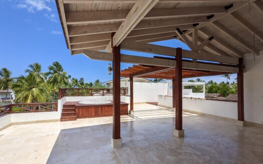 Condo espacioso con terraza en la azotea