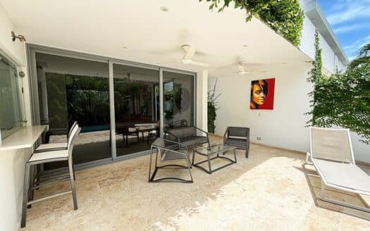 Tax-free villa steps from Punta Popy Beach
