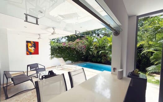 Tax-free villa steps from Punta Popy Beach
