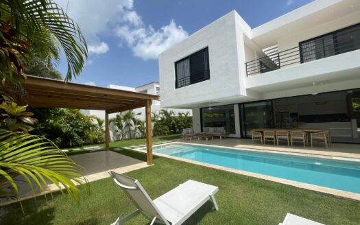 Excepcional villa de 4 habitaciones cerca de la playa Las Ballenas