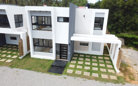 Villas modernas y asequibles en el pueblo