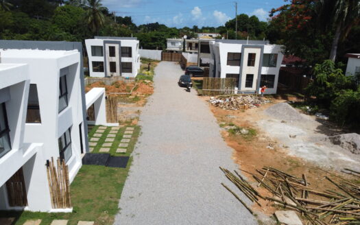 Villas modernas y asequibles en el pueblo